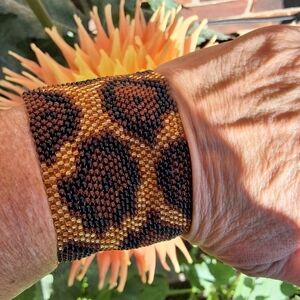 Handmade Cheetah leopard bead bracelet NWOT